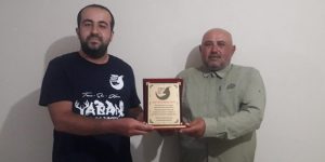 Kahramana Ödül Plaket, Özel Tişört…