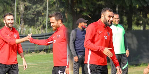 Hatayspor idmanları neşeli geçiyor.