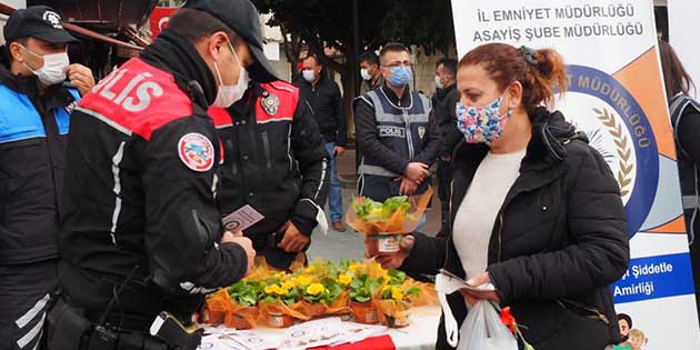 Kadınlara çiçek… 25 Kasım