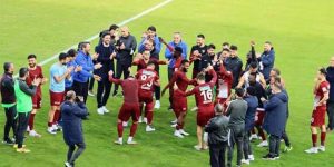 Hatayspor’da saha içinde galibiyet kutlaması pahalıya mal oldu: