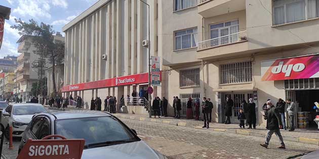 Atm’ye Kuyruklar Sağlı-sollu Reyhanlı’da,