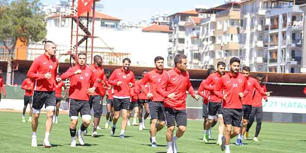 Hatayspor futbol takımı, geride