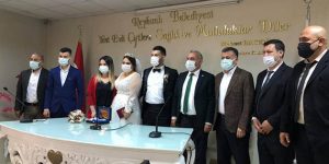 Gelin, Damat, Davetliler, Herkes Maskeli…