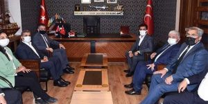 AKP’li Bakan MHP İl Başkanlığında