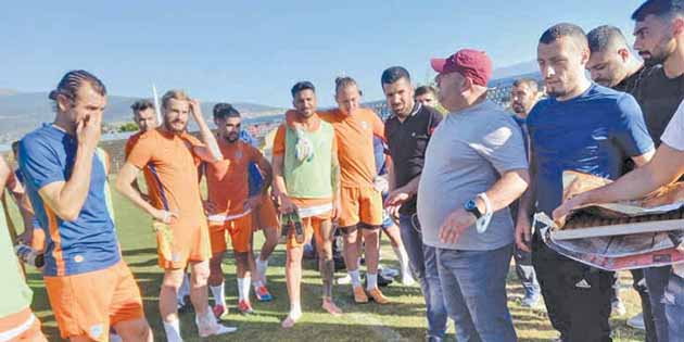 Türkiye 2. Ligi’ne yükselme mücadelesi veren İskenderun Futbol Kulübü futbolcularına,