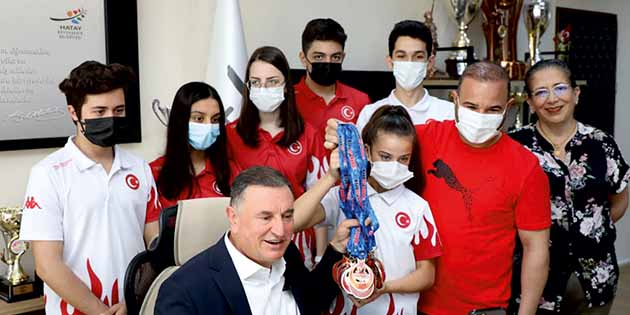 Yatırım Yapıyoruz Hatay Büyükşehir Belediye Başkanı Doç. Dr. Lütfü Savaş,