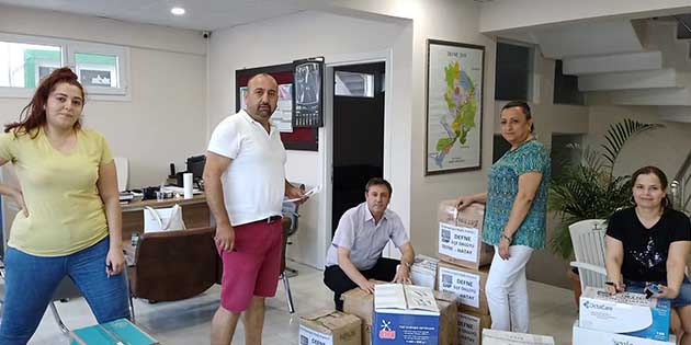 Yardım Kolileri… Defne ilçesinde, CHP ilçe yöneticilerinin topladığı yardım paketleri,