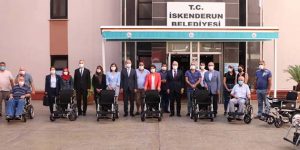 İskenderun Belediyesi akülü araç dağıttı