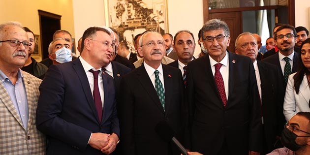 Kılıçdaroğlu, makamında ziyaret ettiği Başkan Savaş’ı çalışmalarından dolayı tebrik etti