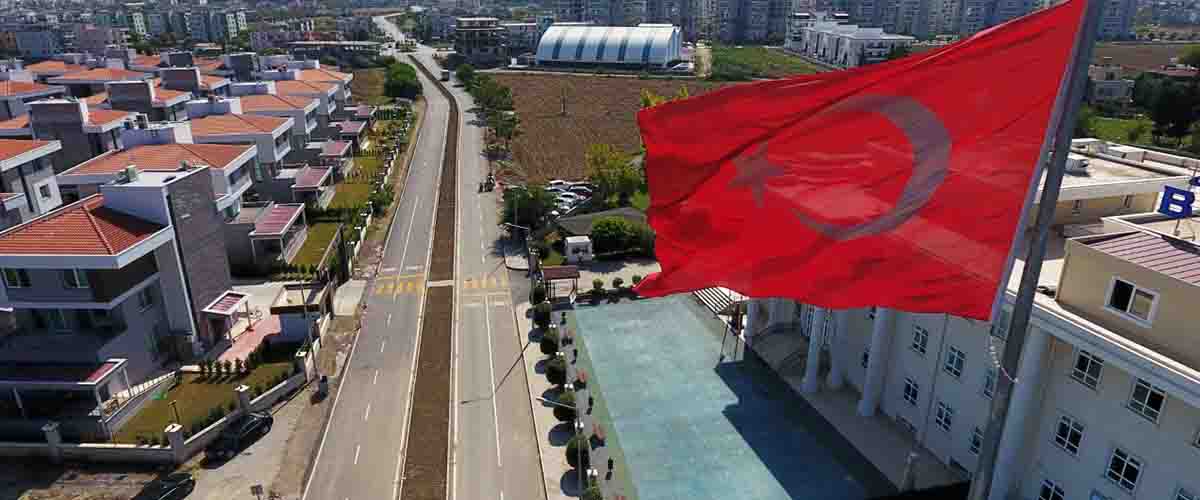       Hatay Büyükşehir Belediyesi, sorumluluk alanlarındaki yollarda vatandaşların can ve