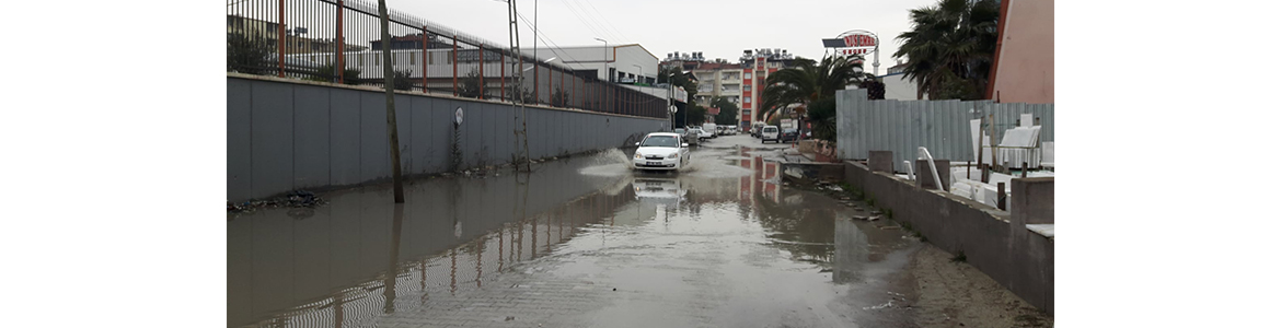 Antakya’da Küçük Sanayi Sitesi’ne giden yolun, Karayolları arkasındaki caddesi, her