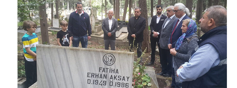 Erhan Aksay’ı Mezarı Başında Anma