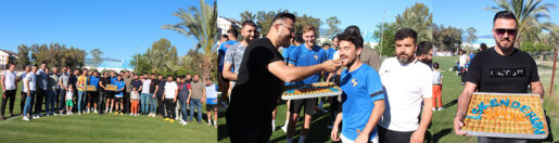 Futbolcuya Sahada Baklava