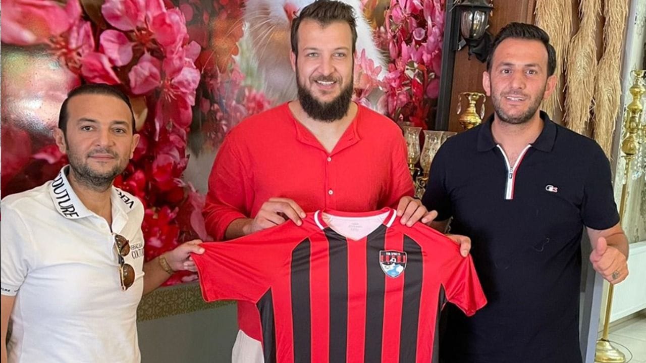 13 Takım forması giydi. Türk futbolunun tanınmış isti Batuhan Karadeniz,