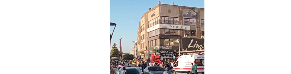 Antakya’da Salı günü öğleden sonra, İstiklal Caddesi üzerindeki bir binanın