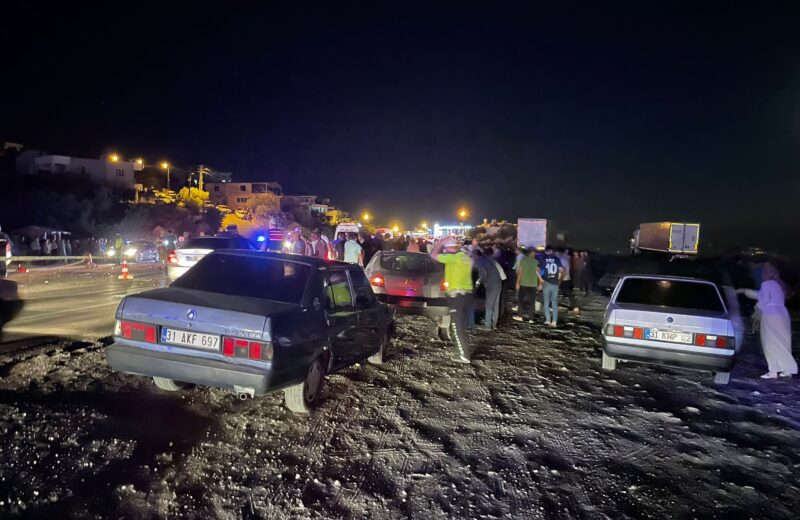 Belen-Kıcı’da 2 otomobil çarpıştı: