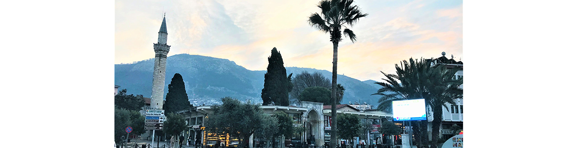 Peyzaj Kötü, Çatı Hala Yok! Hatay’ın Antakya’sında, kentin en merkezi