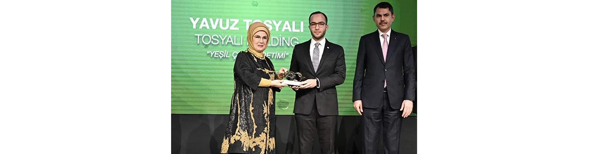 Ödülü Emine Erdoğan Verdi