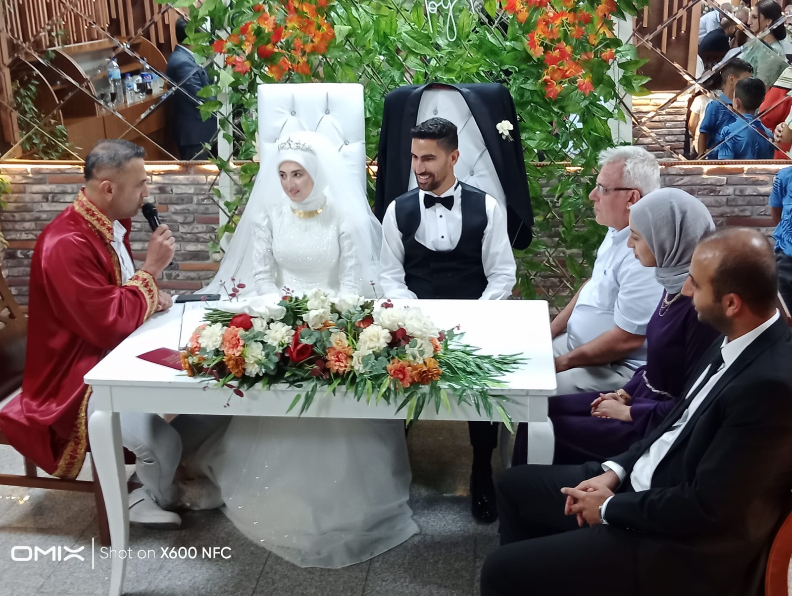 Yorum Gazetesi sahibi Sadullah Ergin kızını evlendirdi. ERGİN Perşembe günkü