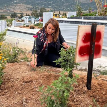 Vekil Kara Bayramda Mezarlık Ziyareti Gerçekleştirdi