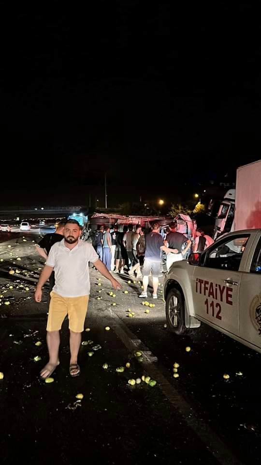 Hatay’ın Payas ilçesinde tır ile çarpışan