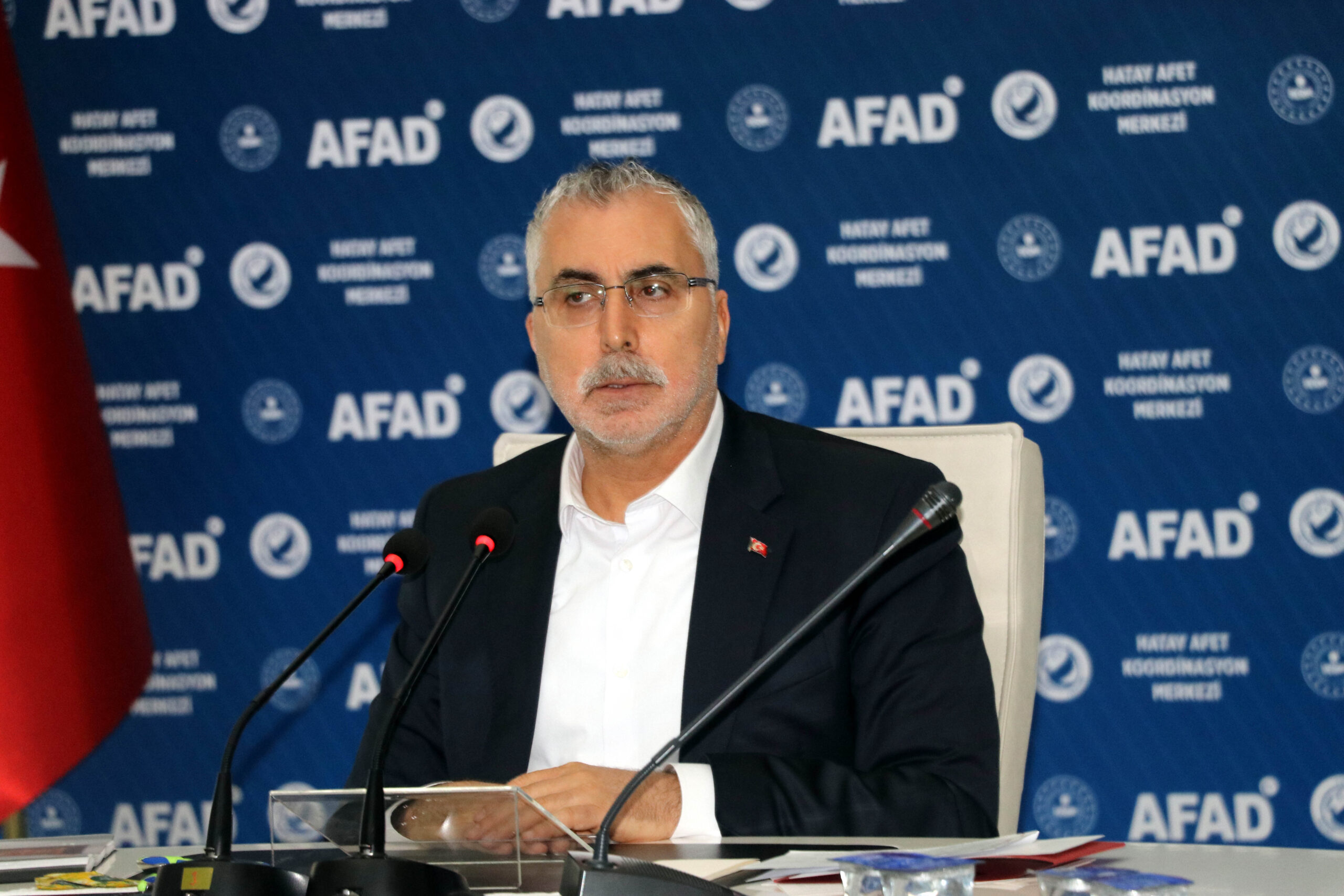 Çalışma ve Sosyal Güvenlik Bakanı Vedat Işıkhan: – “Deprem felaketlerinin