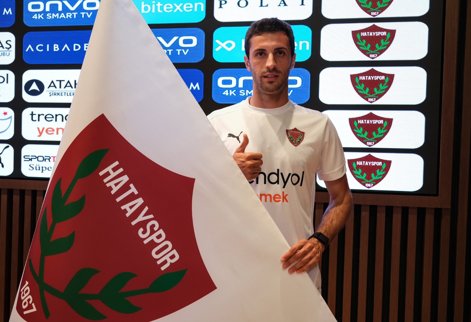 Sevilla’nın eski yıldızı ile 3 yıllık sözleşme yapıldı. Hatayspor Sevilla’nın