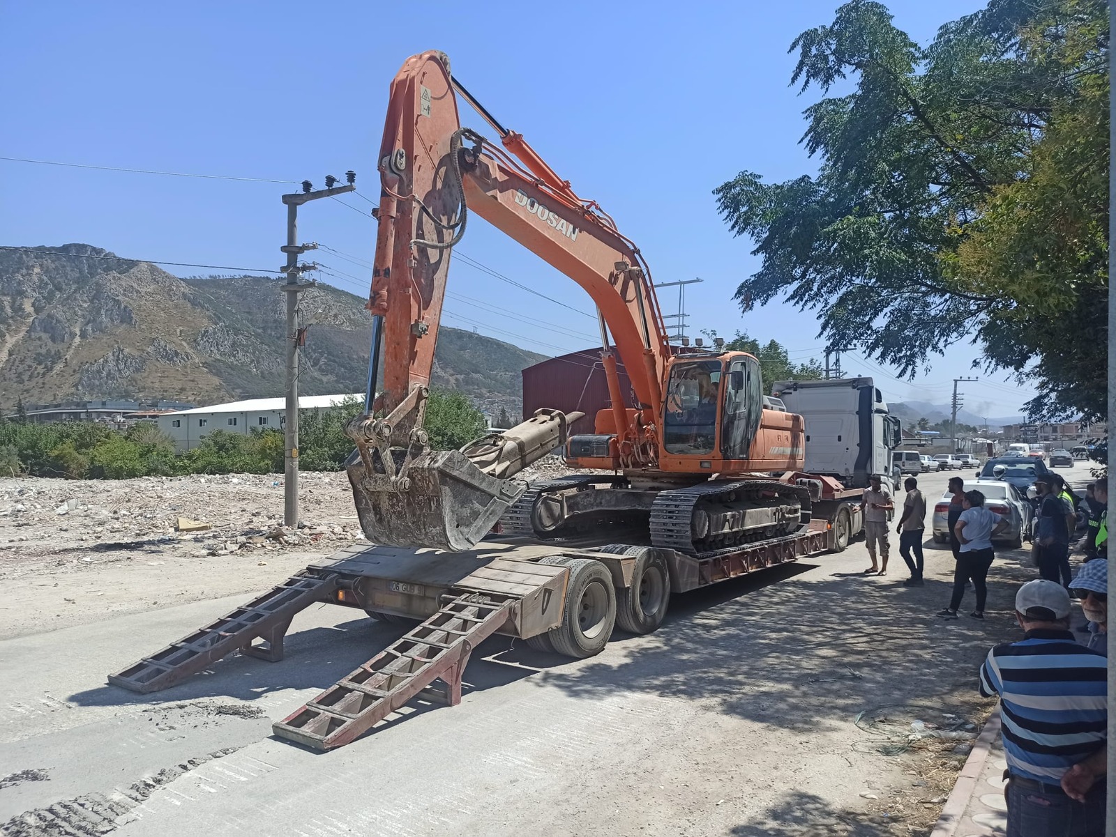 Şehir merkezinde ana yol