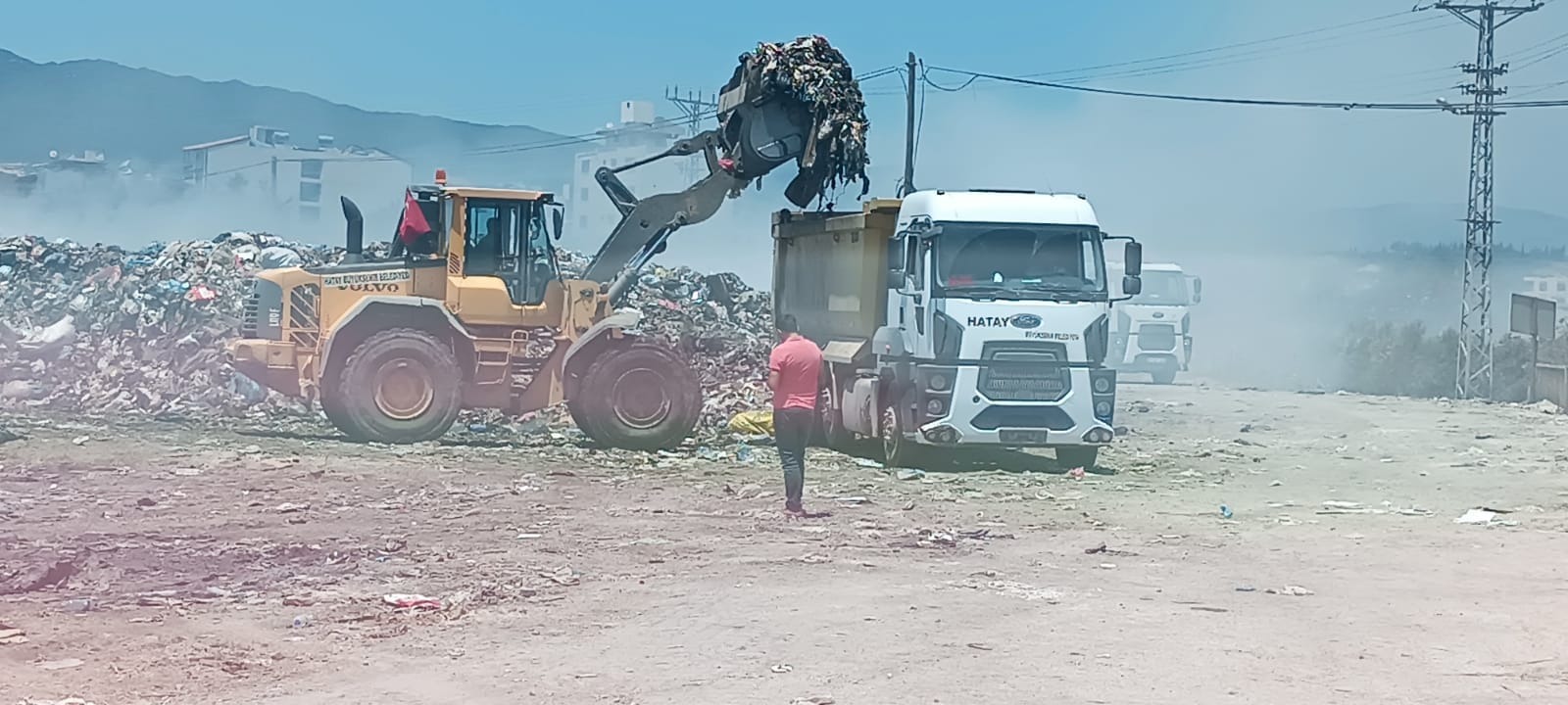 Samandağ-Yeşilada Mahallesi’ne dökülen molozlar