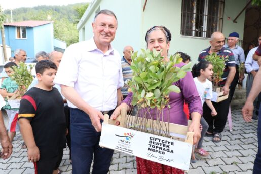 Başkan Savaş Fidan Dağıttı