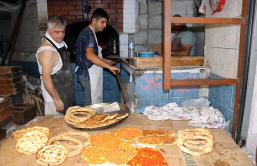 Tarihi Uzun Çarşı Esnafı Umutlu