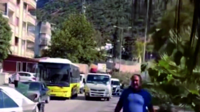 Enkaz taşıyan kamyonun freni patladı, önüne gelen aracı biçti, ÖLÜ