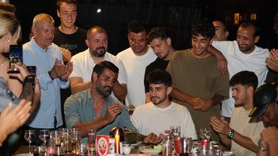 Hatayspor Futbolcusu Ömer Faruk Beyaz’a arkadaşları 20. Yaş Günü kutlaması