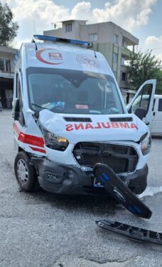 Ambulans kazası sonucu yaralılar başka ambulansla hastaneye götürüldü