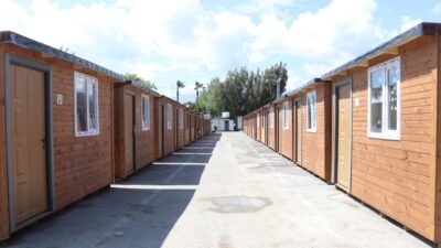 Hatay Valiliği koordinesinde, yapılmakta olan “Prefabrik Çarşılarda” yer alan 300