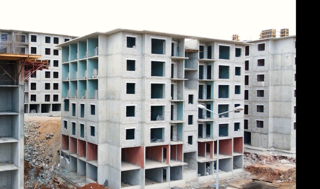 Çevre, Şehircilik ve İklim Değişikliği Bakanı Mehmet Özhaseki, deprem bölgesinde