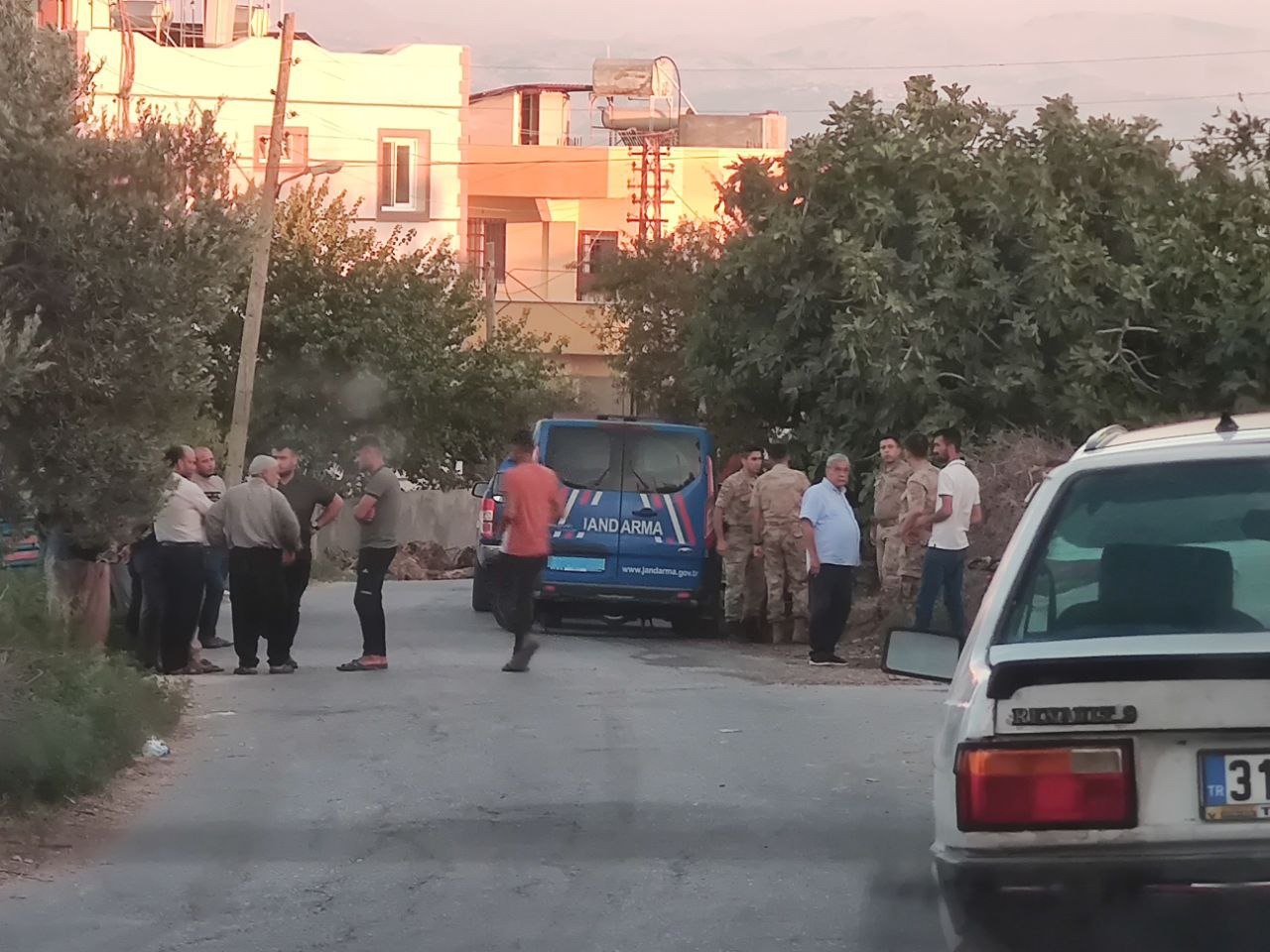 Hatay’da bir kişi tartıştığı kayınpederini öldürdü eşini yaraladı