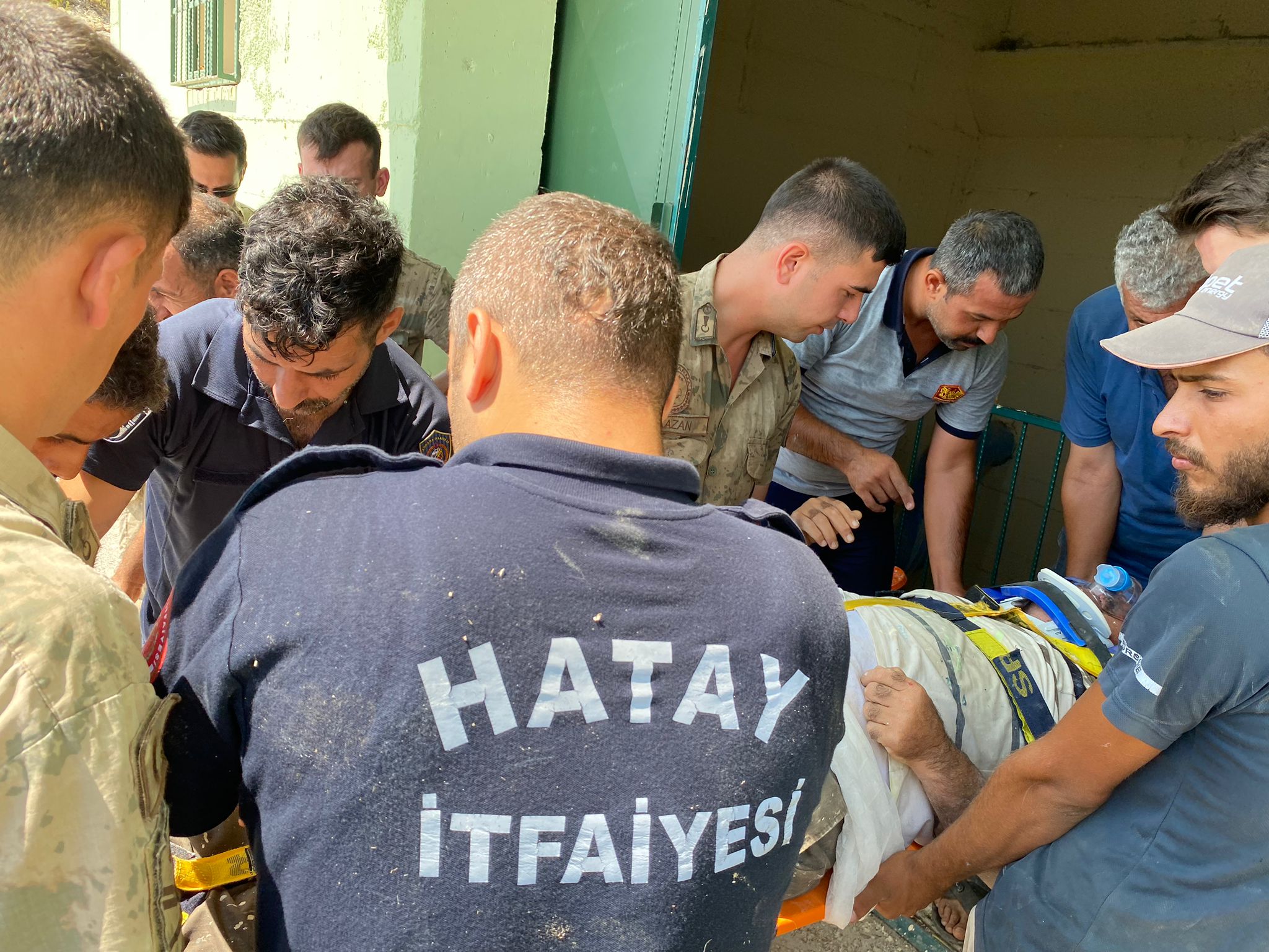 Hatay’da halatının kopması sonucu düşen işçi ağır yaralandı