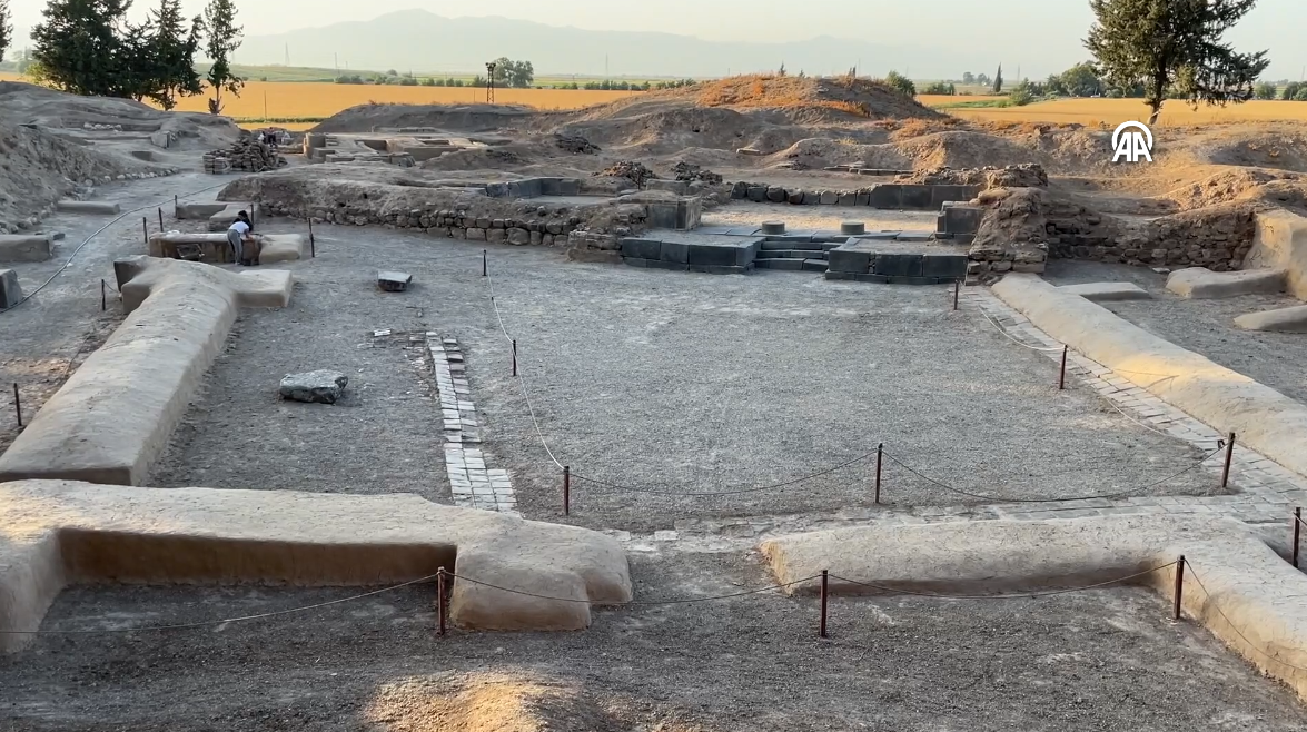 Aççana Höyük’te 3 bin 800 yıllık “kent satışı sözleşmesi” bulundu