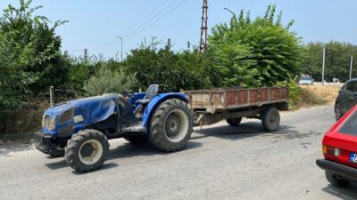 Hatay’ın Dörtyol ilçesinde, seyir halindeki traktörden düşen genç hayatını kaybetti.
