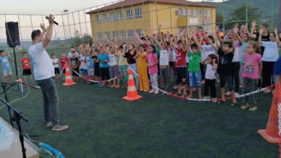 Hatay Büyükşehir Belediyesi şehir tiyatrosu ilçelerde sahne heyecanını sürdürüyor. Ekip