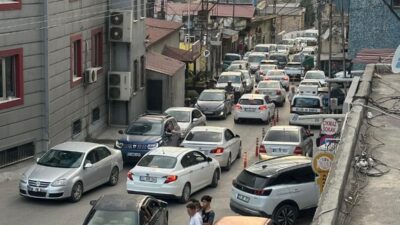 Belen ilçemizde İskenderun ile Antakya’dan girişlerdeki sıkıntı artarak sürüyor. Belen