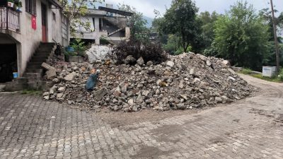 İskenderun ilçesi Orhangazi yaylasında bulunan enkazların deprem gününden beri yerinde