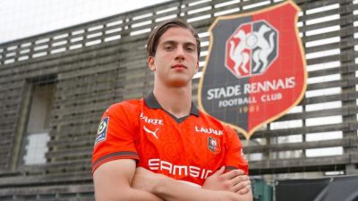 Hatayspor forması giyen 21 yaşındaki santrafor Bertuğ Yıldırım, Fransa Ligue