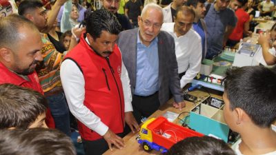 İskenderun Gençlik Merkezi’ndeki kurslarda eğitim alan öğrencilerin yaptığı ürünler sergilendi.