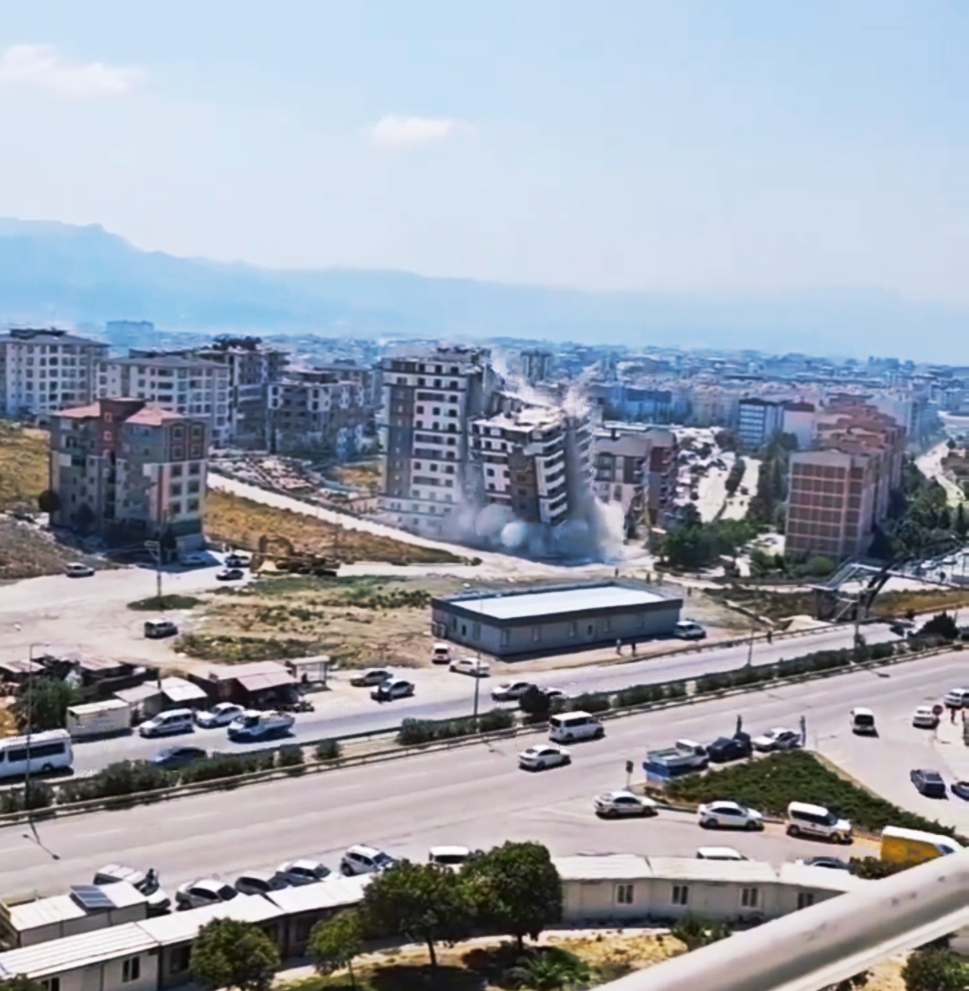 Hatay’da her gün 300 ağır hasarlı bina yıkılıyor