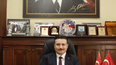 Hassalılar tayini çıkan kaymakam OSMAN ACAR’ın gitmesini istemiyor