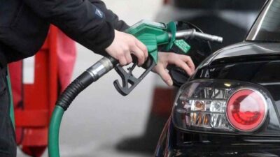 Brent petrol fiyatları ve dövizdeki değişikliklerle birlikte vatandaşlar benzin ve