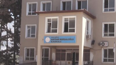 Hatay'ın Defne, Antakya ve Samandağ ilçelerindeki depremzede öğrencilere, kıyafet ile