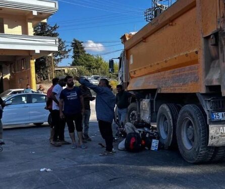 Motosikletli Kamyon Altında Kaldı Ölümden Döndü